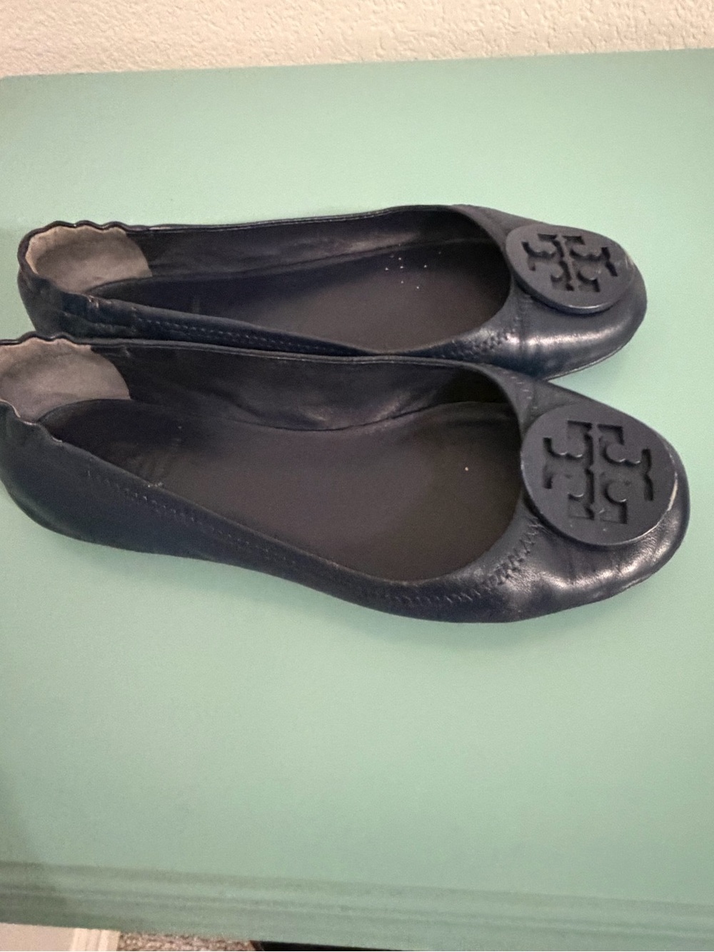 Tory Burch Navy Leather Logo Round-Toe Ballet Flats